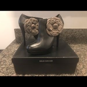 *Vintage* KELSI DAGGER BLACK HEEL ANKLE BOOTIES SIZE 8